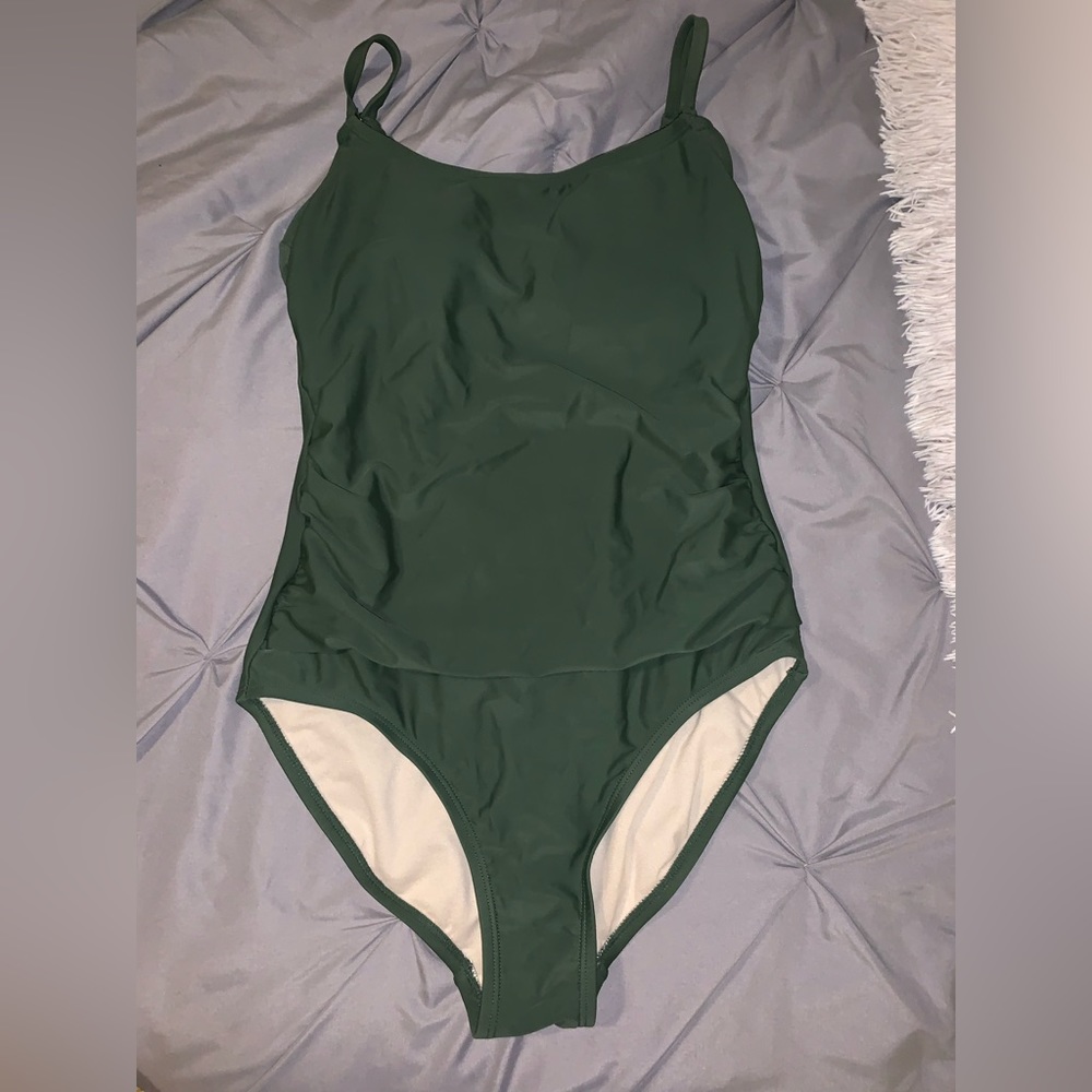 Has adjustable straps